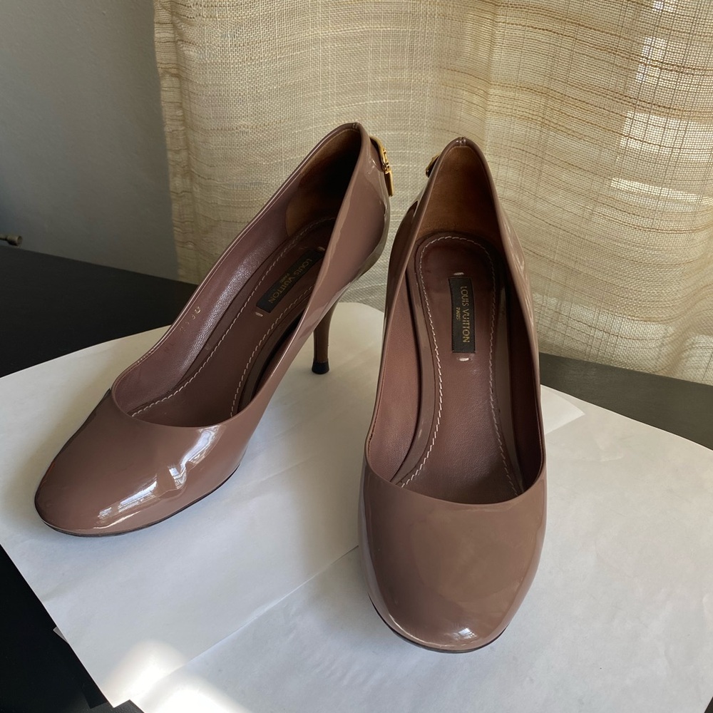 Louis Vuitton tan pat leather Oh Really pumps heels padlock 36 sandals slides 6 - Picture 4 of 8